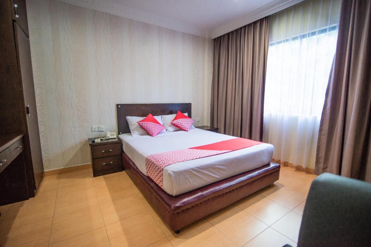 Halim Hotel Tanjung Pinang Exterior photo