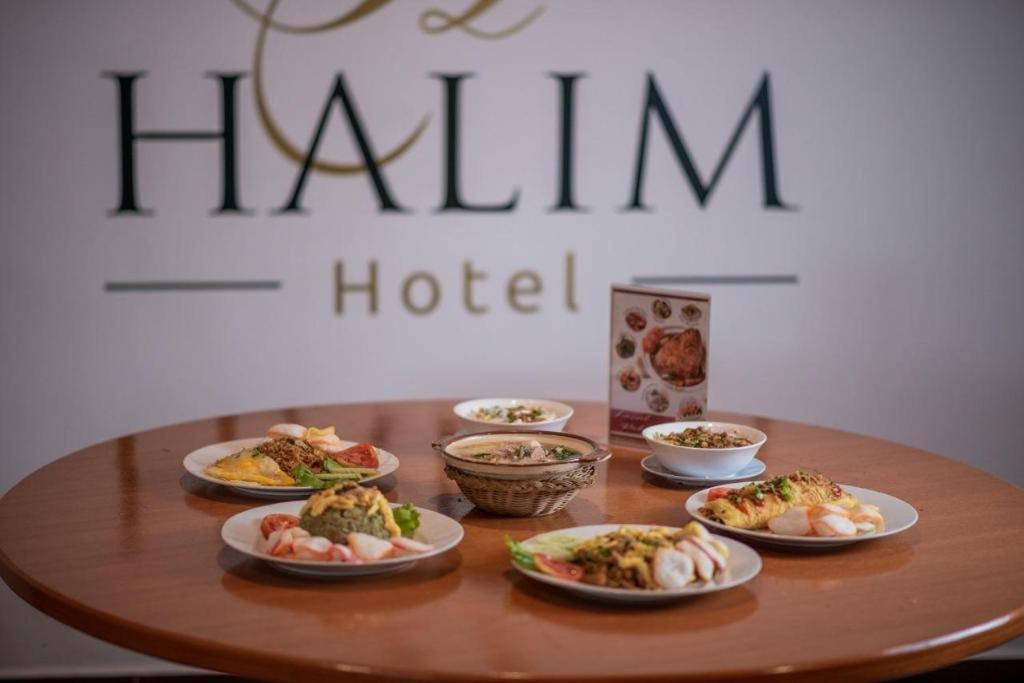 Halim Hotel Tanjung Pinang Exterior photo